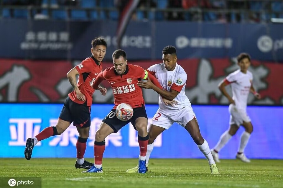 质疑声仍在-风云突变波士顿凯尔特人今夜队长鼓劲，亚冠版图或变，目标明确，更衣室氛围转暖的简单介绍