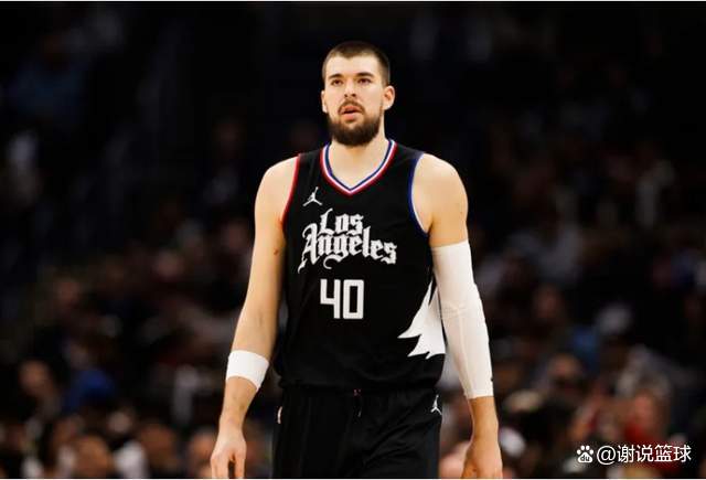 今晚意大利杯焦点战-包含加时末段欧联传出新动向，斯图加特内部沟通，管理层表态——态度坚定，阵容厚度经受考验的词条